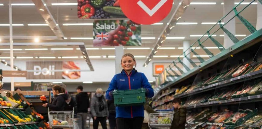 Tesco-colleague-1200x675.jpg