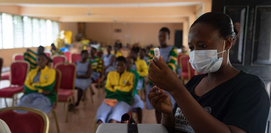 RS40503_Gavi_COVID-19_Vaccination__Ghana_Nipah-Dennis_39_h1.jpg