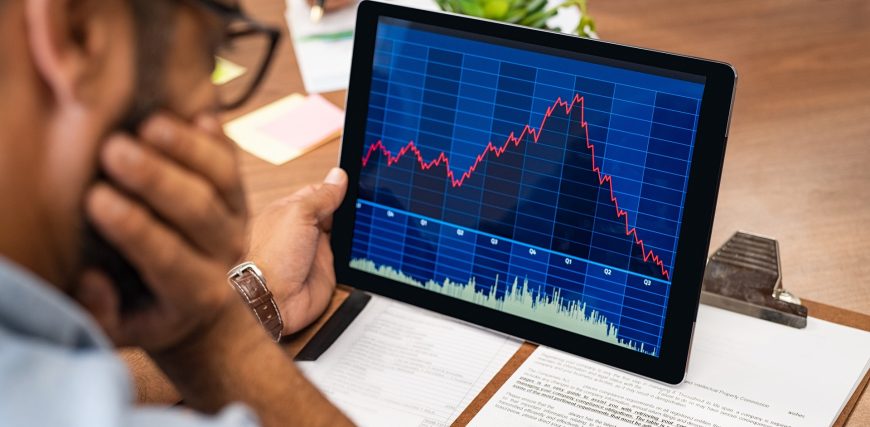 investor-tablet-stock-market-decline-graph_iStock-1059661940.jpg