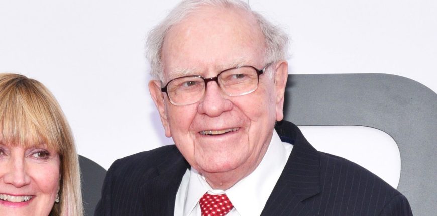 warren-buffett-attends-the-post-premiere-2017_shutterstock_editorial_9292917cl.jpg