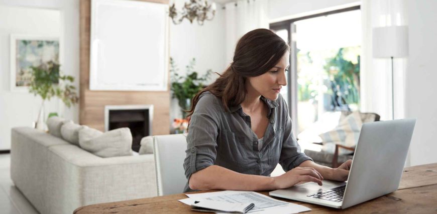 investing-woman-iStock-538568372.jpg