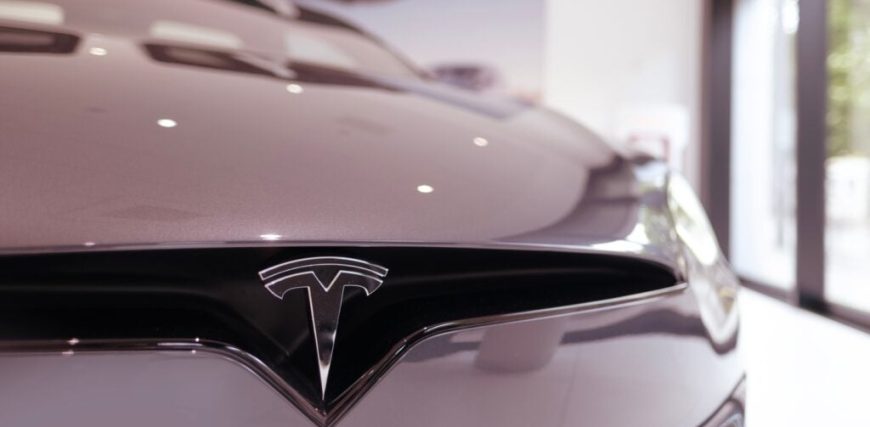 Silver-Tesla-Model-X-Electric-Car-Close.jpeg