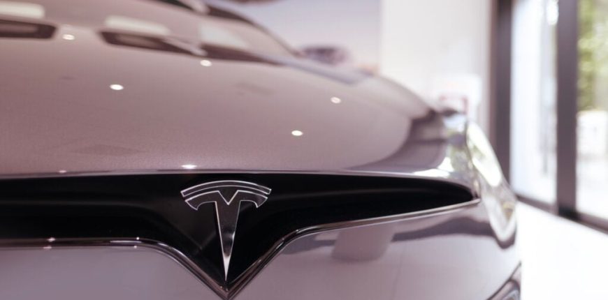 Silver-Tesla-Model-X-Electric-Car-Close.jpeg