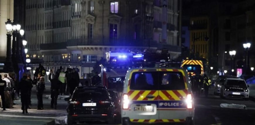 v3q56dto_france-police-paris-police-afp-650_625x300_25_April_22.jpg
