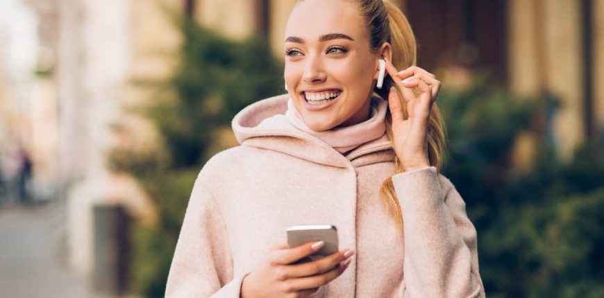 woman-with-airpods-in-er.jpg