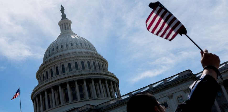 84069639007-20250521-t-125821-z-1232940336-rc-28-leapcov-8-rtrmadp-3-usaeconomypoll.JPG