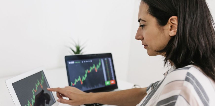 INV_WomanInvesting_GettyImages-1326126578-1b7ed00284c6493fa9b1c24184389dac.jpg