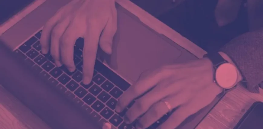 Laptop_hands_moshed_e8cc8aff2f.jpg
