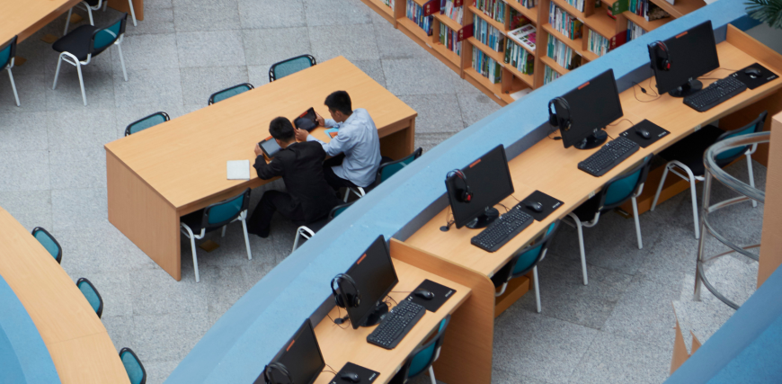 North-Koreans-using-tablets-and-computers.png