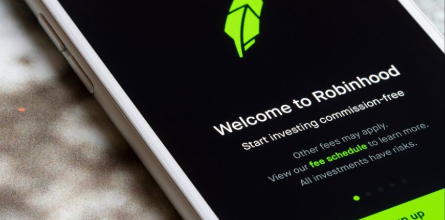 Robinhood2028shutterstock29_id_e207abf5-e477-431d-8f28-53f34e9531a1_size900.jpg