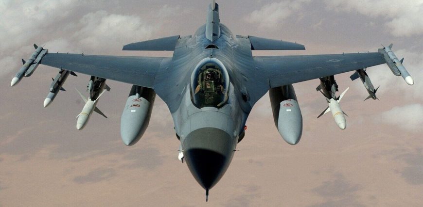 fighter_jets_1747122443284_1750052995962.jpg