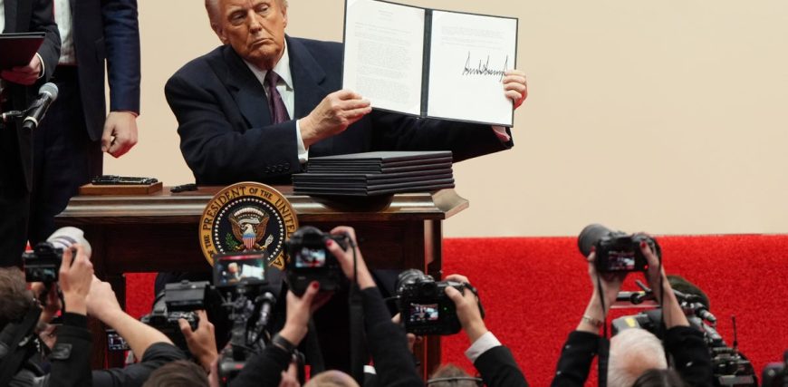 Trump_100_Days_28568.jpg