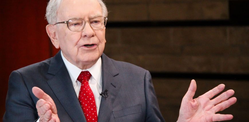 104281583-Warren_Buffett_hands.jpg