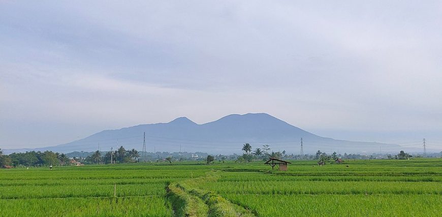 Mount_Gede-Pangrango_South_Face.jpg