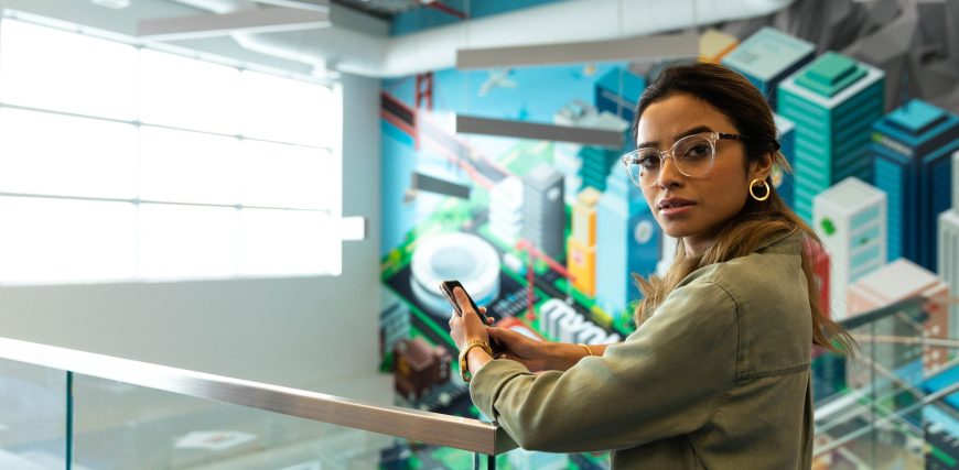 woman-using-mobile-phone-in-office-2880x1620.jpg