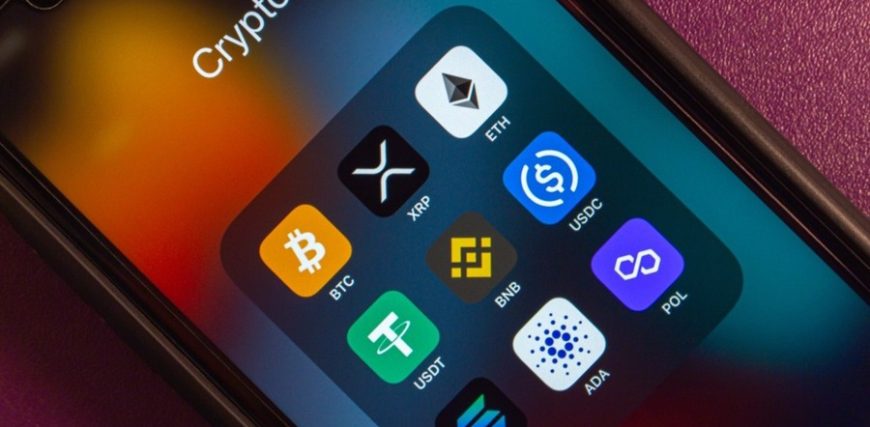 Smartphone20showing20different20cryptos_id_7e86d2a3-5578-419e-9b4b-12e05b7e3321_size900.jpg