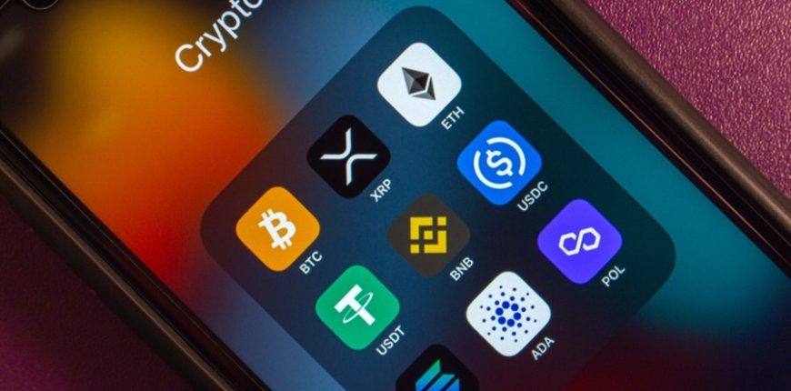 Smartphone20showing20different20cryptos_id_7e86d2a3-5578-419e-9b4b-12e05b7e3321_size900.jpg