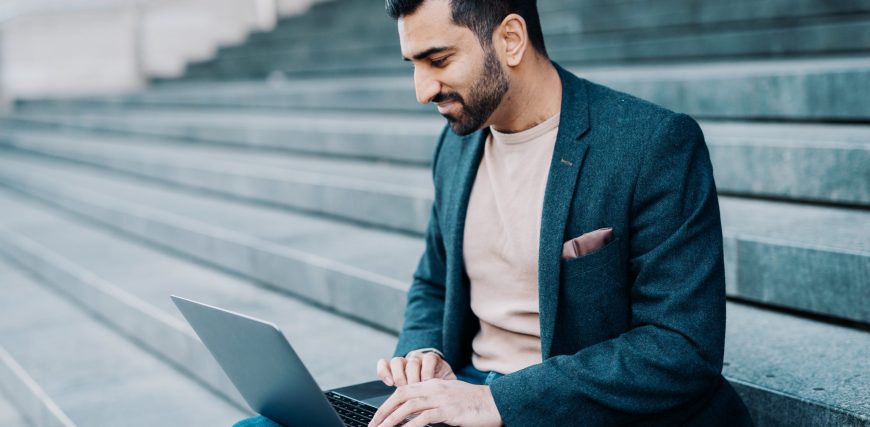 business-trader-laptop-smiling.jpg