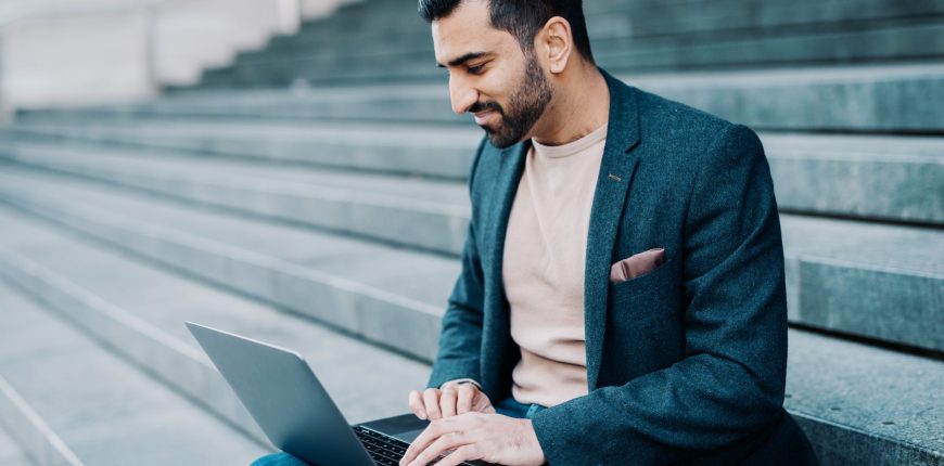 business-trader-laptop-smiling.jpg