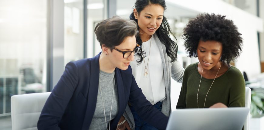 gettyimages-three-investors-look-at-a-computer_in-office.jpg