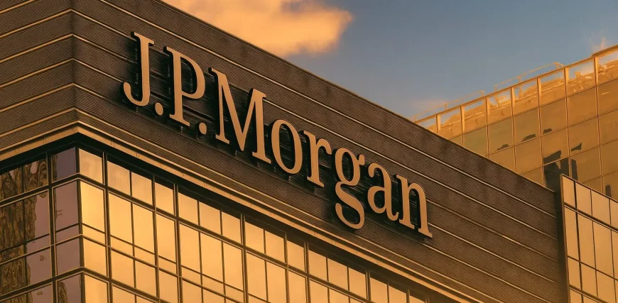 jpmorgan-chase-stock-jpm-on-dec-12-2025-price-near-a-52-week-high-as-2026-expense-outlook-dividend-a.webp