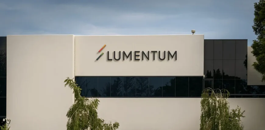 lumentum-lite-stock-slides-on-ai-tech-selloff-as-analysts-lift-price-targets-to-380-what-todays-news.webp